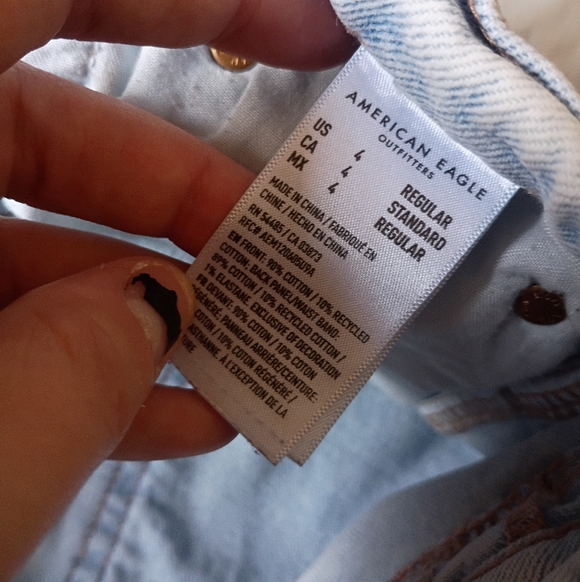 American Eagle Light Wash Jeans - Picture 3 of 4